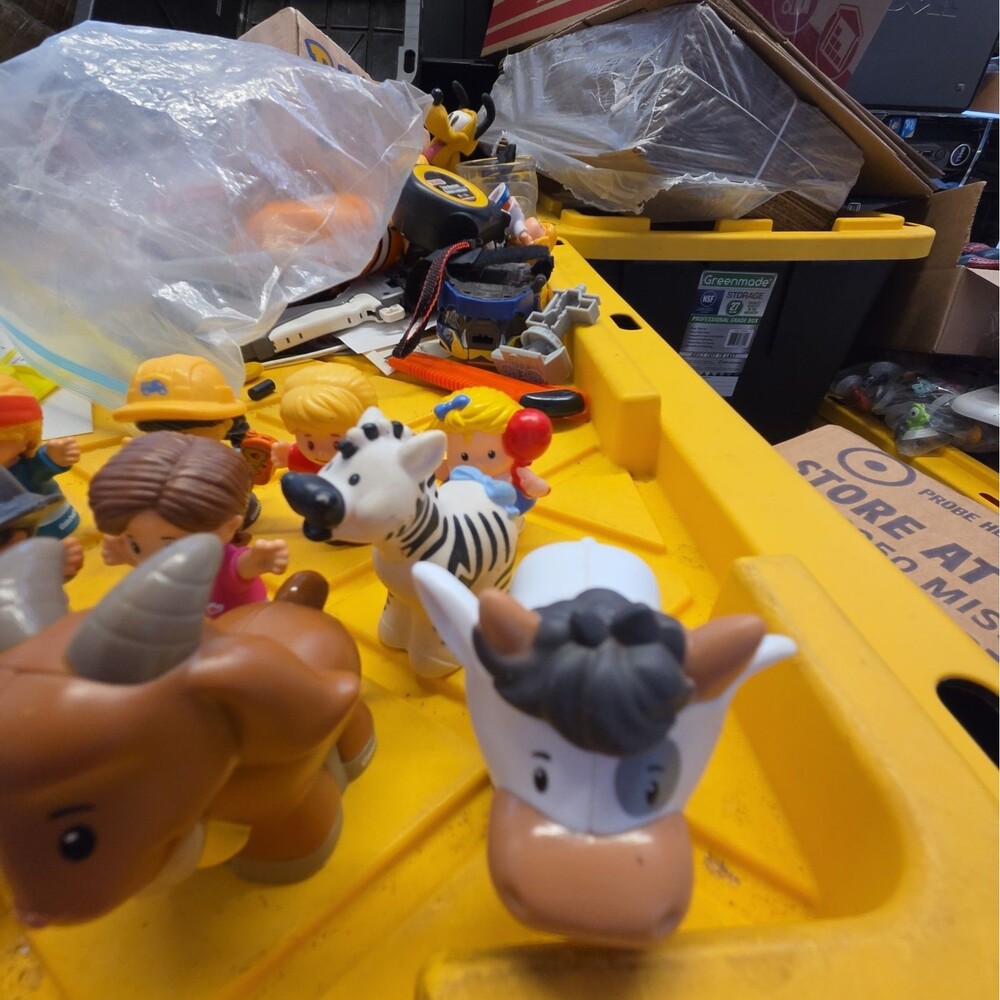 Lot Of 19 Fisher-Price Little People Mixed Lot Figures, Animals, & Car Disney - Picture 4 of 8